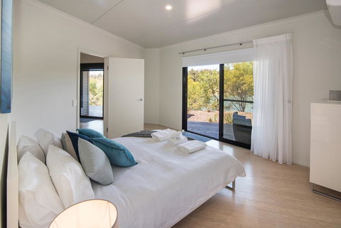 Wirraway Luxury Chalet - Accommodation Redcliffe 2