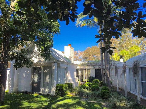 Wisteria Cottage On The Lagoon/Beach - Accommodation Redcliffe 0