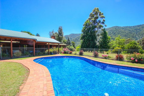 Wombat Hollow - Accommodation Redcliffe 1