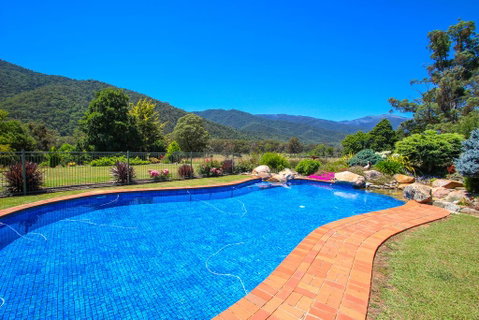Wombat Hollow - Accommodation Redcliffe 2