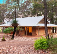 Woodstone Grass Tree Cottage - Accommodation Redcliffe
