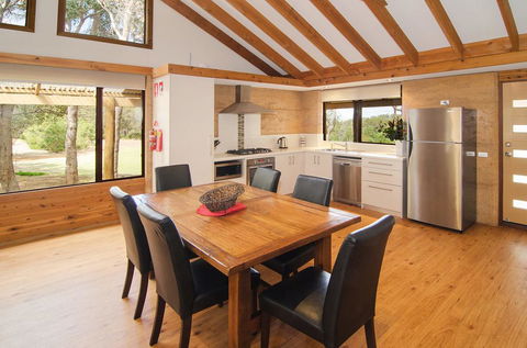 Woodstone Possum Cottage - Accommodation Redcliffe 2