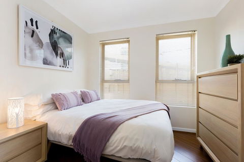 Woolloomooloo Modern Apartment 12BRK - Accommodation Redcliffe 2