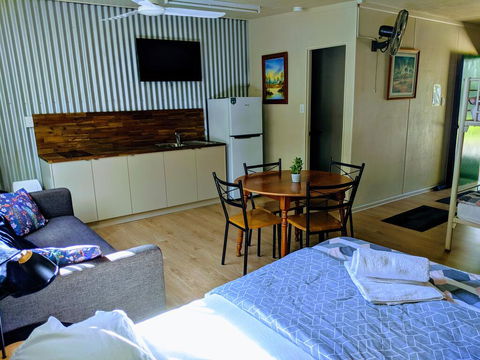 Woolshed Eco Lodge - Accommodation Redcliffe 2