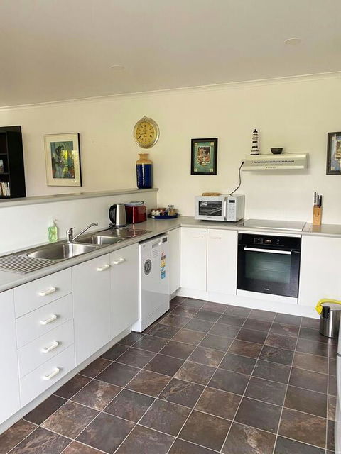 Woorim Secluded Palms Villa - Accommodation Redcliffe 3