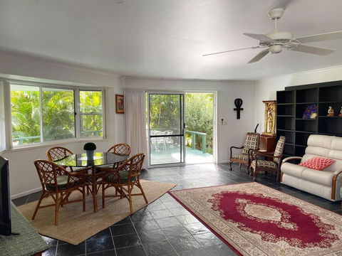 Woorim Secluded Palms Villa - Accommodation Redcliffe 2