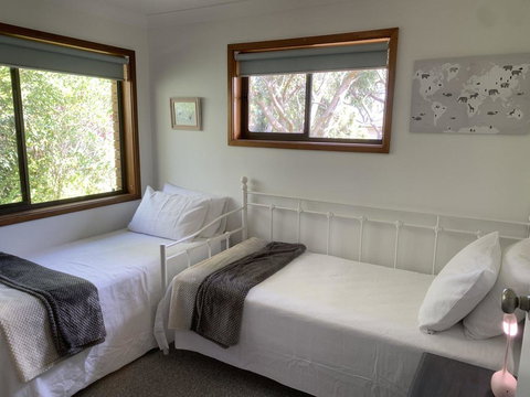 Wreck Beach Cottage @ Shoal Bay - Accommodation Redcliffe 3