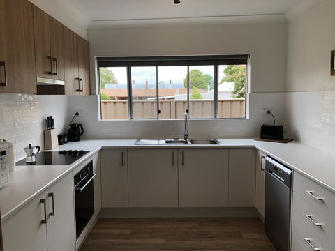 Wren's Nest - Accommodation Redcliffe 3