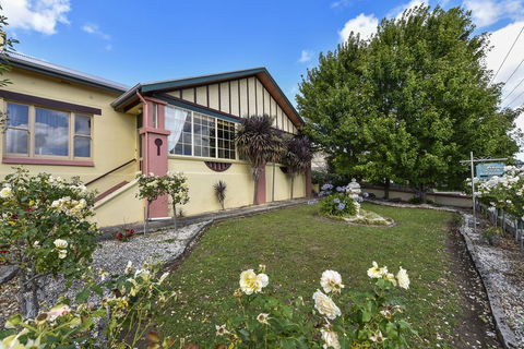Wyatt Guest House - Accommodation Redcliffe 0