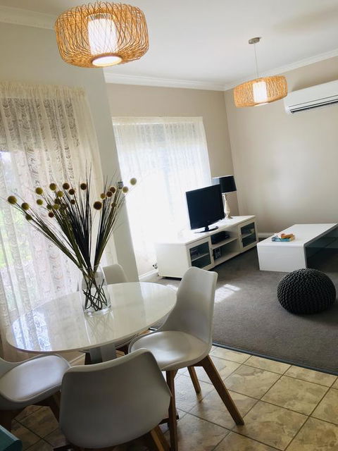 Wypinga B&B - Pet Friendly - Accommodation Redcliffe 3