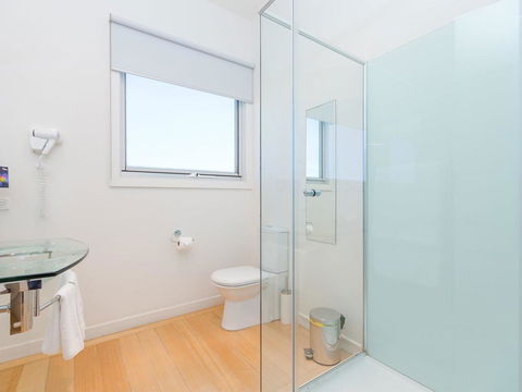 WYTONIA 2 - Accommodation Redcliffe 2
