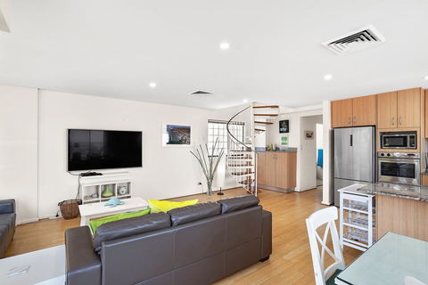 Yacaaba Terrace, Unit 9, 3 Yacaaba Street - Accommodation Redcliffe 3