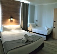 Yamba Central Hotel and Backpackers - Accommodation Redcliffe