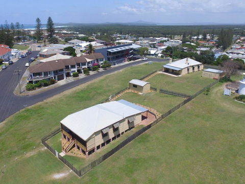 Yamba Pilot Cottage 1 - Pets Welcome - Close To Beach - Accommodation Redcliffe 2