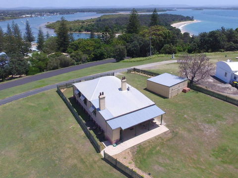 Yamba Pilot Cottage 2 - Pets Welcome - Close To Beach - Accommodation Redcliffe 0