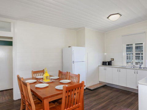 Yamba Pilot Cottage 2 - Pets Welcome - Close To Beach - Accommodation Redcliffe 2