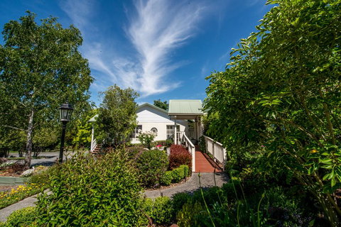 Yarra Gables - Accommodation Redcliffe 0