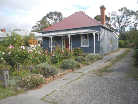 Yarram Cottage: Art And Accommodation - Accommodation Redcliffe 1