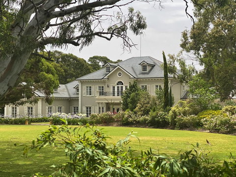Yatahlia Manor Luxury Homestay - Accommodation Redcliffe 0