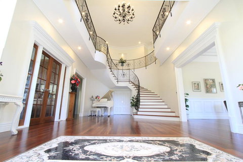 Yatahlia Manor Luxury Homestay - Accommodation Redcliffe 2