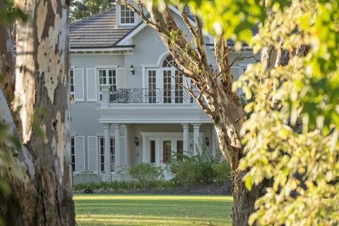 Yatahlia Manor Luxury Homestay - Accommodation Redcliffe 1