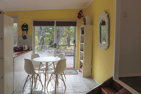 Yellow Cottage - Bush And Beach - Accommodation Redcliffe 2