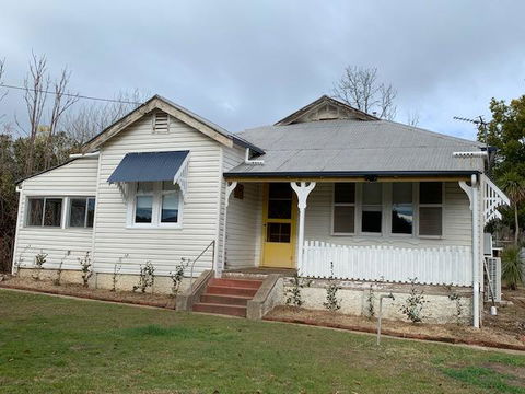 Yellow Door House Adelong - Accommodation Redcliffe 1