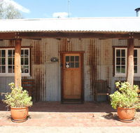 York Cottages and Burnley House - Accommodation Redcliffe