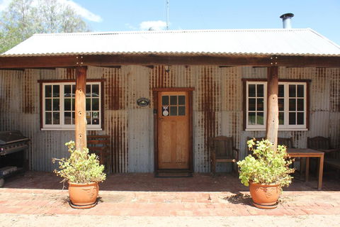 York Cottages And Burnley House - Accommodation Redcliffe 0