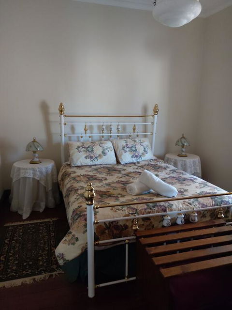 York Cottages And Burnley House - Accommodation Redcliffe 1