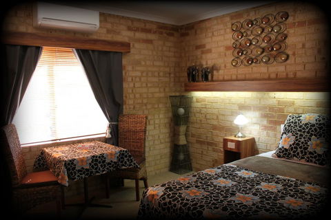 York's Boutique Motel - Accommodation Redcliffe 2