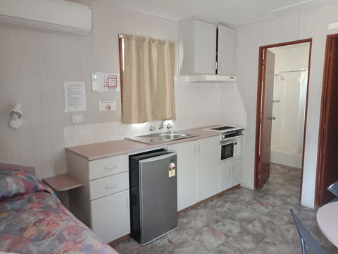 Young Caravan Park - Accommodation Redcliffe 2