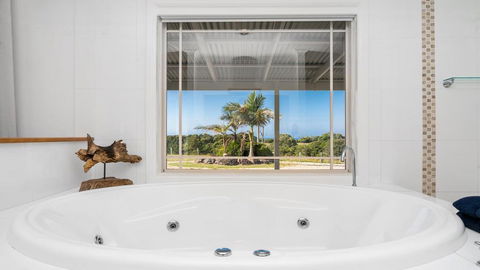 Your Luxury Escape - Byron Sunset Breeze - Accommodation Redcliffe 0