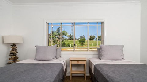 Your Luxury Escape - Byron Sunset Breeze - Accommodation Redcliffe 2