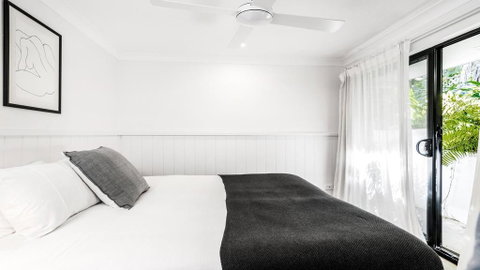 Your Luxury Escape - Den - 5min Walk To Clarke's Beach - Accommodation Redcliffe 2