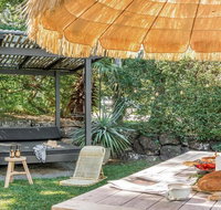 Your Luxury Escape - Den - 5min walk to Clarke's Beach - Accommodation Redcliffe