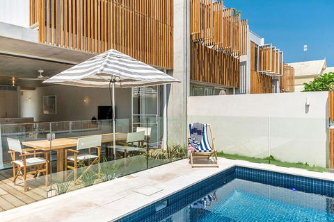 Your Luxury Escape - Driftwood Three At Clarkes Beach - Accommodation Redcliffe 1
