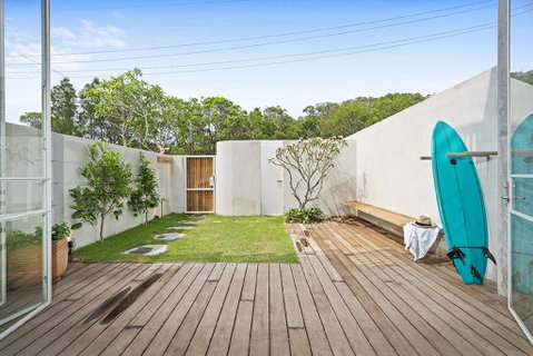 Your Luxury Escape - Driftwood Two At Clarkes Beach - Accommodation Redcliffe 2
