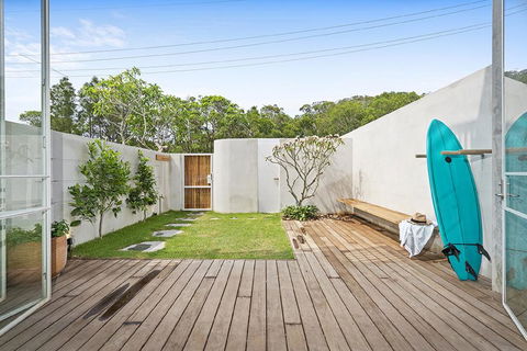 Your Luxury Escape - Driftwood Two At Clarkes Beach - Accommodation Redcliffe 2