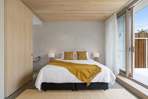 Your Luxury Escape - Driftwood Two At Clarkes Beach - Accommodation Redcliffe 3