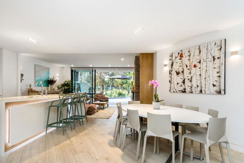 Your Luxury Escape - Ground Luxury - Accommodation Redcliffe 3