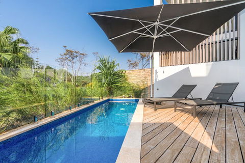 Your Luxury Escape - Ground Luxury - Accommodation Redcliffe 0