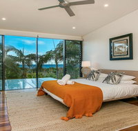 Your Luxury Escape - Kiah 11 Beach House Ocean views - Accommodation Redcliffe