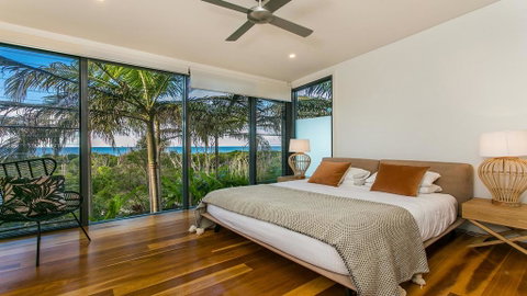 Your Luxury Escape - Kiah 11 Beach House Ocean Views - Accommodation Redcliffe 3