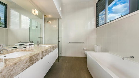 Your Luxury Escape - Kiah 11 Beach House Ocean Views - Accommodation Redcliffe 2