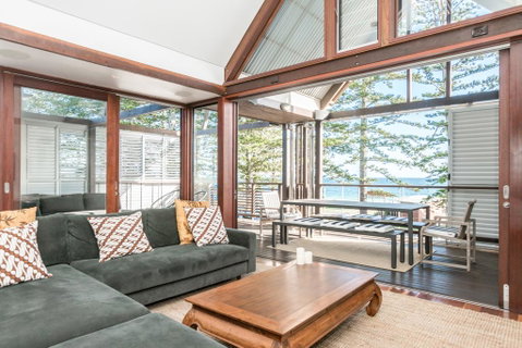 Your Luxury Escape - On The Bay - Stunning Beachfront Apartment - Accommodation Redcliffe 0