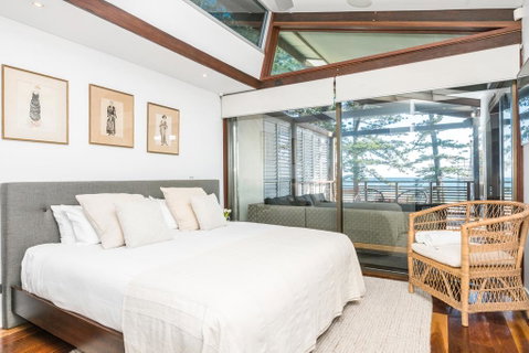 Your Luxury Escape - On The Bay - Stunning Beachfront Apartment - Accommodation Redcliffe 3