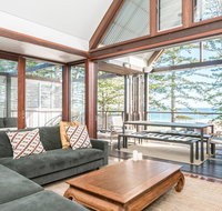 Your Luxury Escape - On The Bay - Stunning Beachfront Apartment - Accommodation Redcliffe
