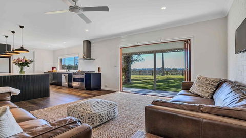 Your Luxury Escape - Paul's Farmhouse At Newrybar - Accommodation Redcliffe 0