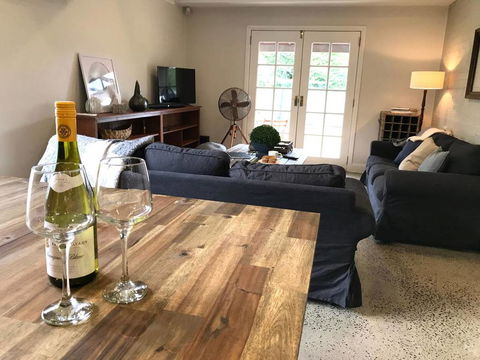 YSG The Edward Townhouse 151 - Walk To Town - Accommodation Redcliffe 2